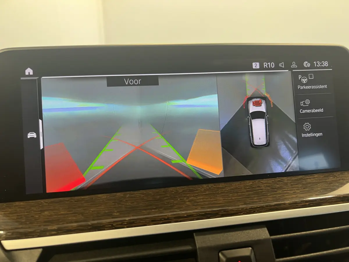 xDrive30e eDrive M-sport | Navigatie/Android/Apple Carplay | LM Velgen 20" | Elektrisch Glazen Panoramadak | Lederen Bekleding | Voorstoelen/Achterbank Verwarmd | Achteruitrijcamera | Adapti