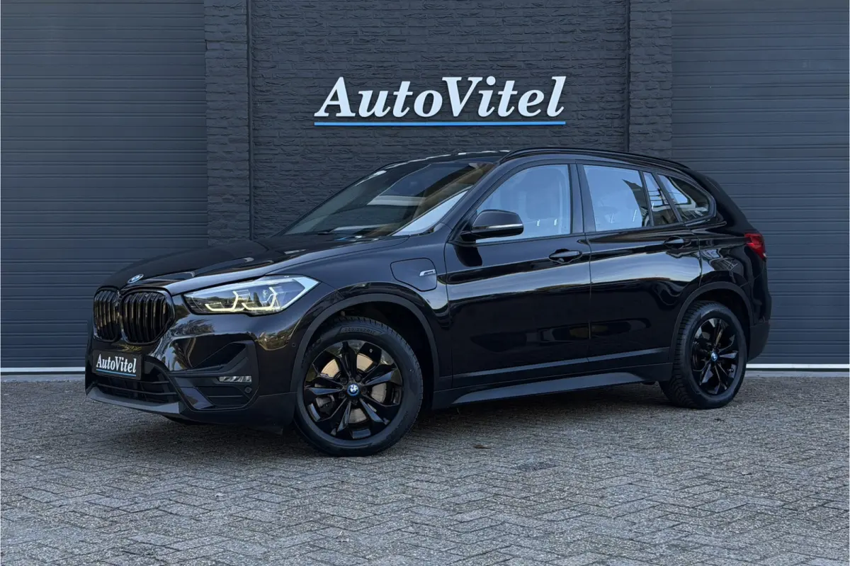 xDrive25e | Leder | Unieke kleur! | Elektrische Klep | PDC V & A | Carplay