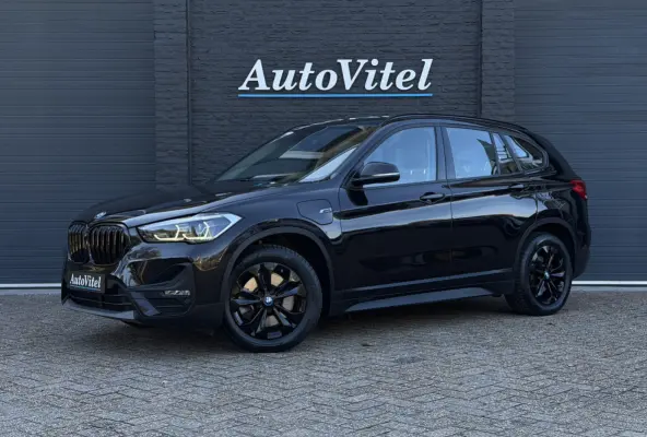 xDrive25e | Leder | Unieke kleur! | Elektrische Klep | PDC V & A | Carplay