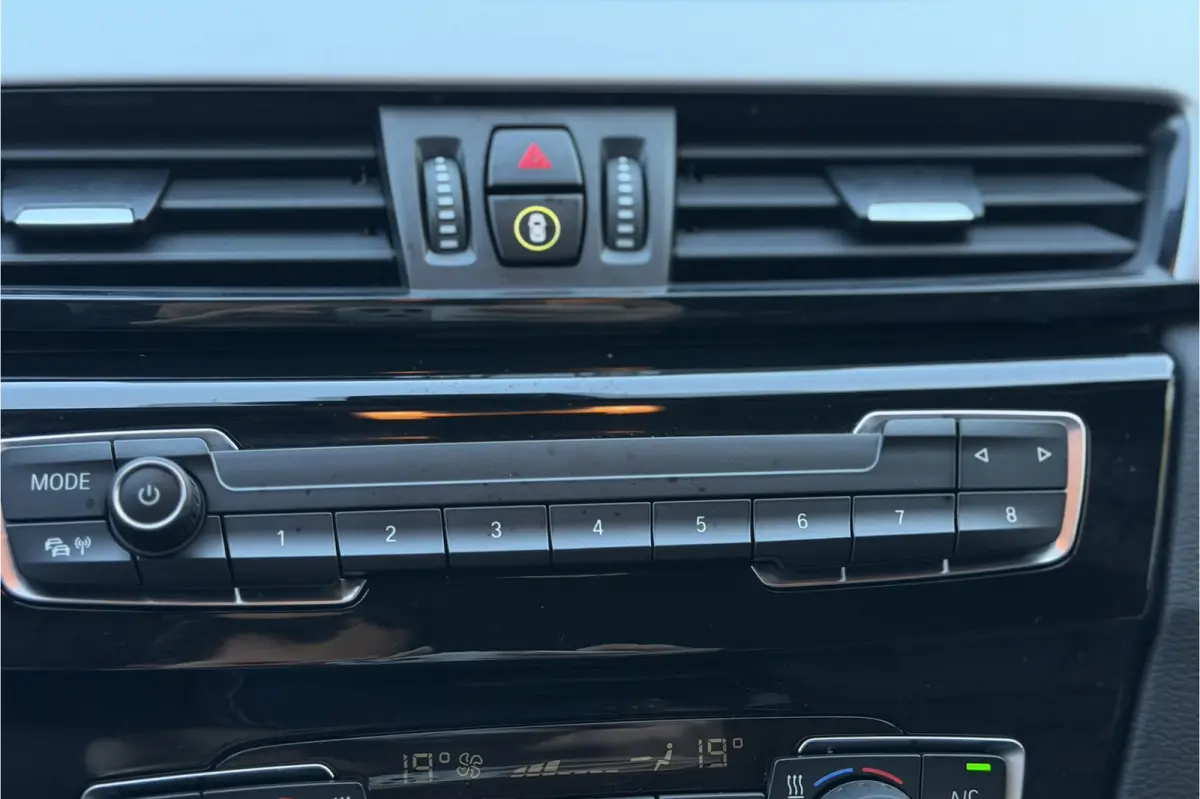 xDrive25e | Leder | Unieke kleur! | Elektrische Klep | PDC V & A | Carplay