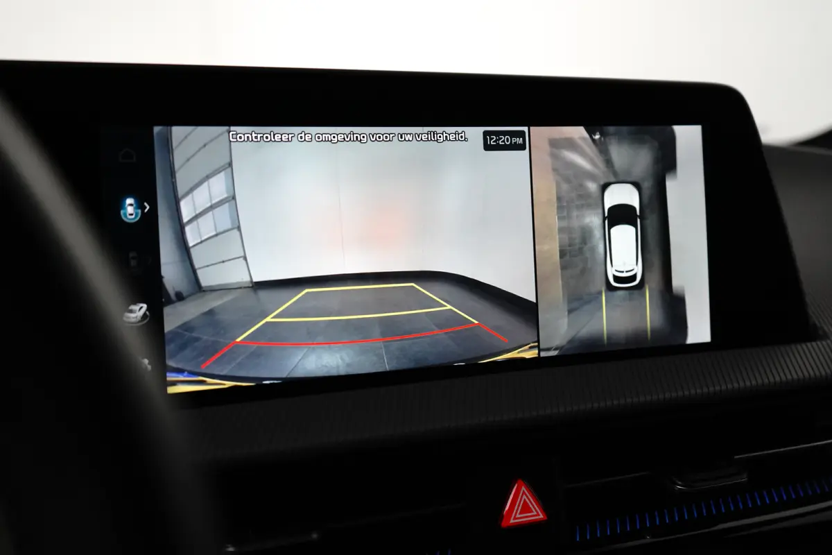 Plus AWD 77.4 kWh | Schuif-/hefdak elektrisch (Glas) | Automaat | Trekhaak 1.600 kg | Stoelverwarming/ventilatie voor | Adaptieve Cruise Control | Android Auto | Apple Carplay |