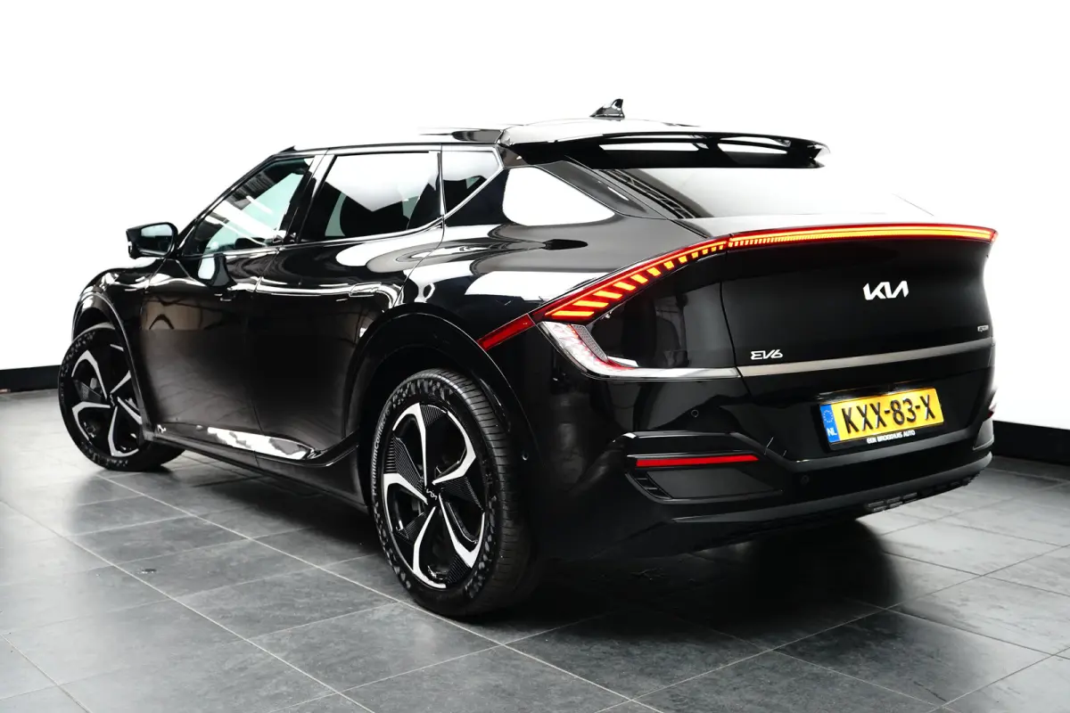 Plus AWD 77.4 kWh | Schuif-/hefdak elektrisch (Glas) | Automaat | Trekhaak 1.600 kg | Stoelverwarming/ventilatie voor | Adaptieve Cruise Control | Android Auto | Apple Carplay |
