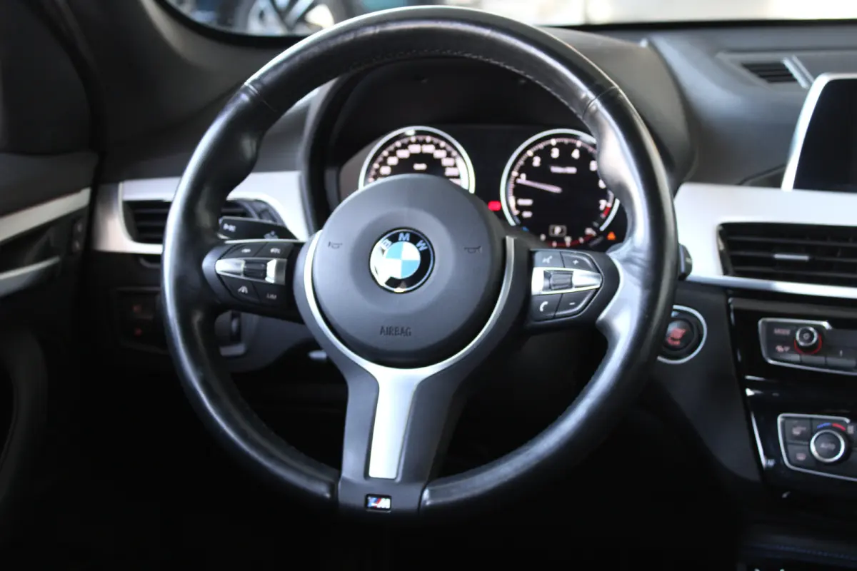 sDrive20i High Executive M-sport | M-Sport | Alcantara bekleding | Elektrische achterklep | Adaptieve cruise control |