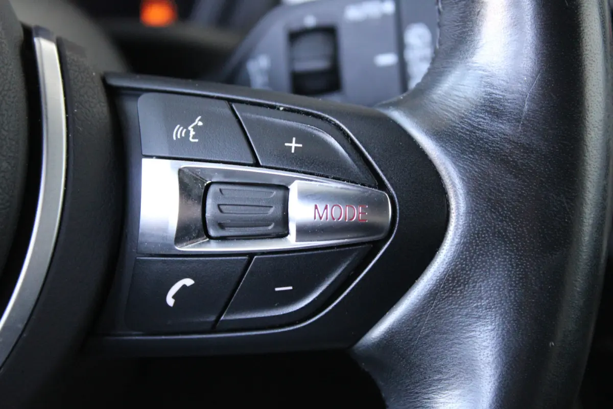 sDrive20i High Executive M-sport | M-Sport | Alcantara bekleding | Elektrische achterklep | Adaptieve cruise control |
