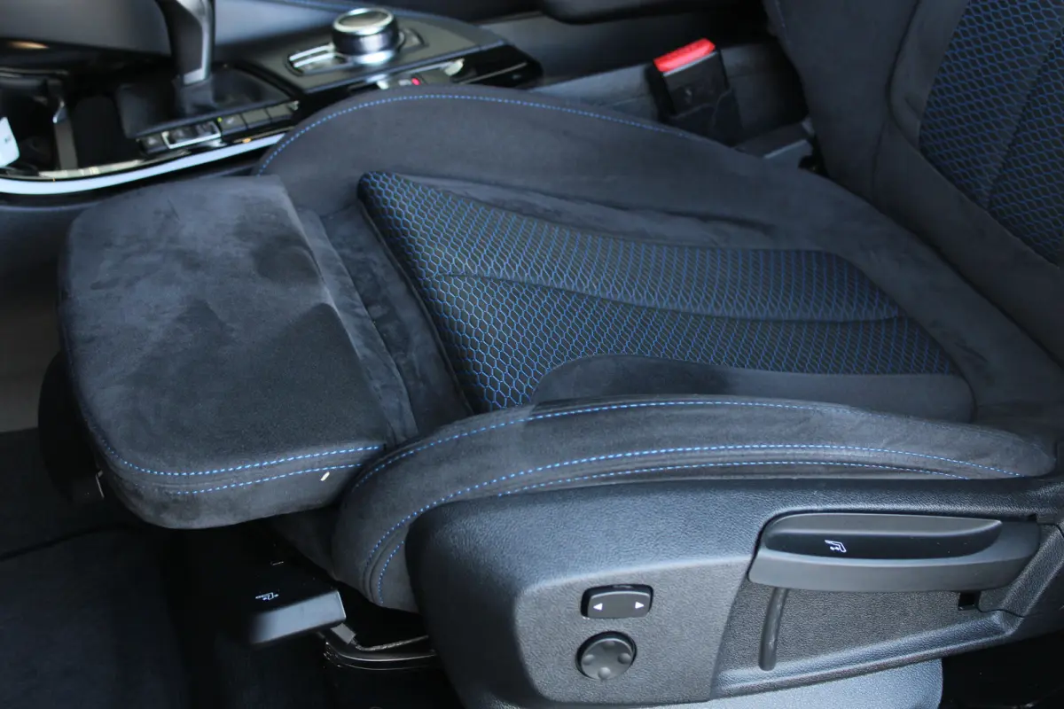 sDrive20i High Executive M-sport | M-Sport | Alcantara bekleding | Elektrische achterklep | Adaptieve cruise control |