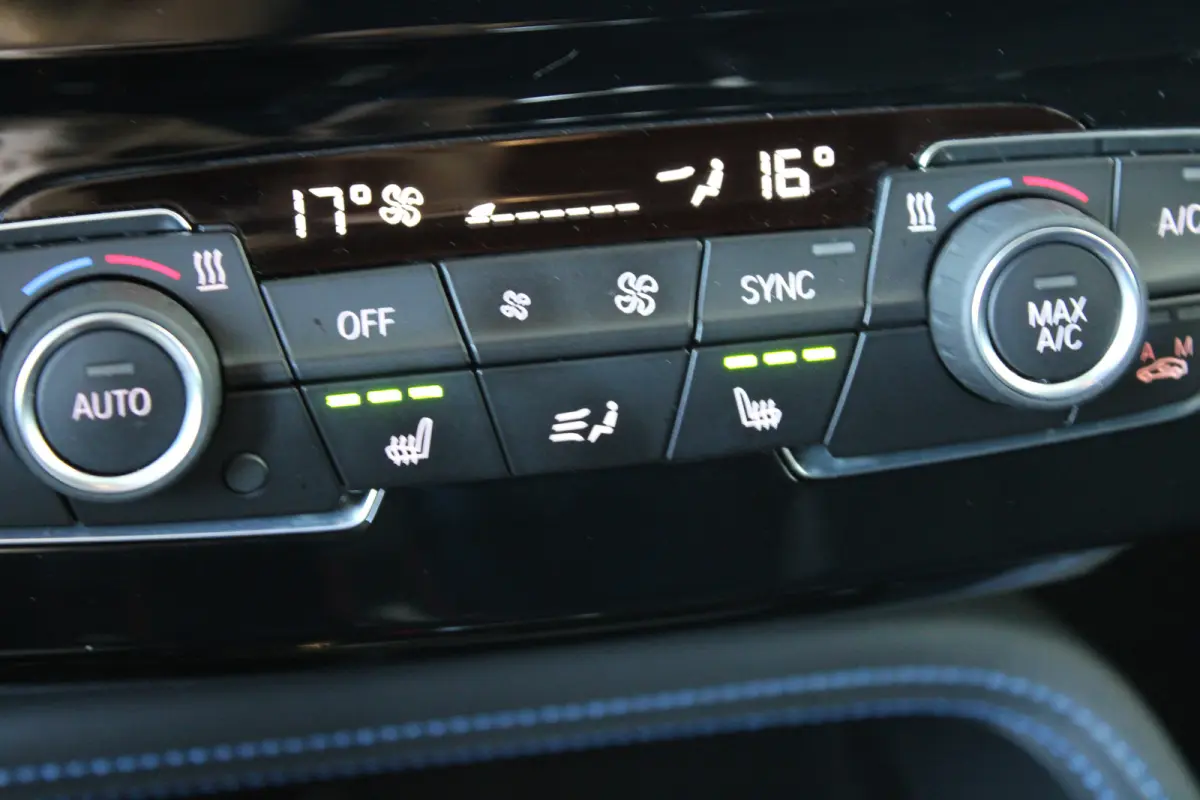 sDrive20i High Executive M-sport | M-Sport | Alcantara bekleding | Elektrische achterklep | Adaptieve cruise control |