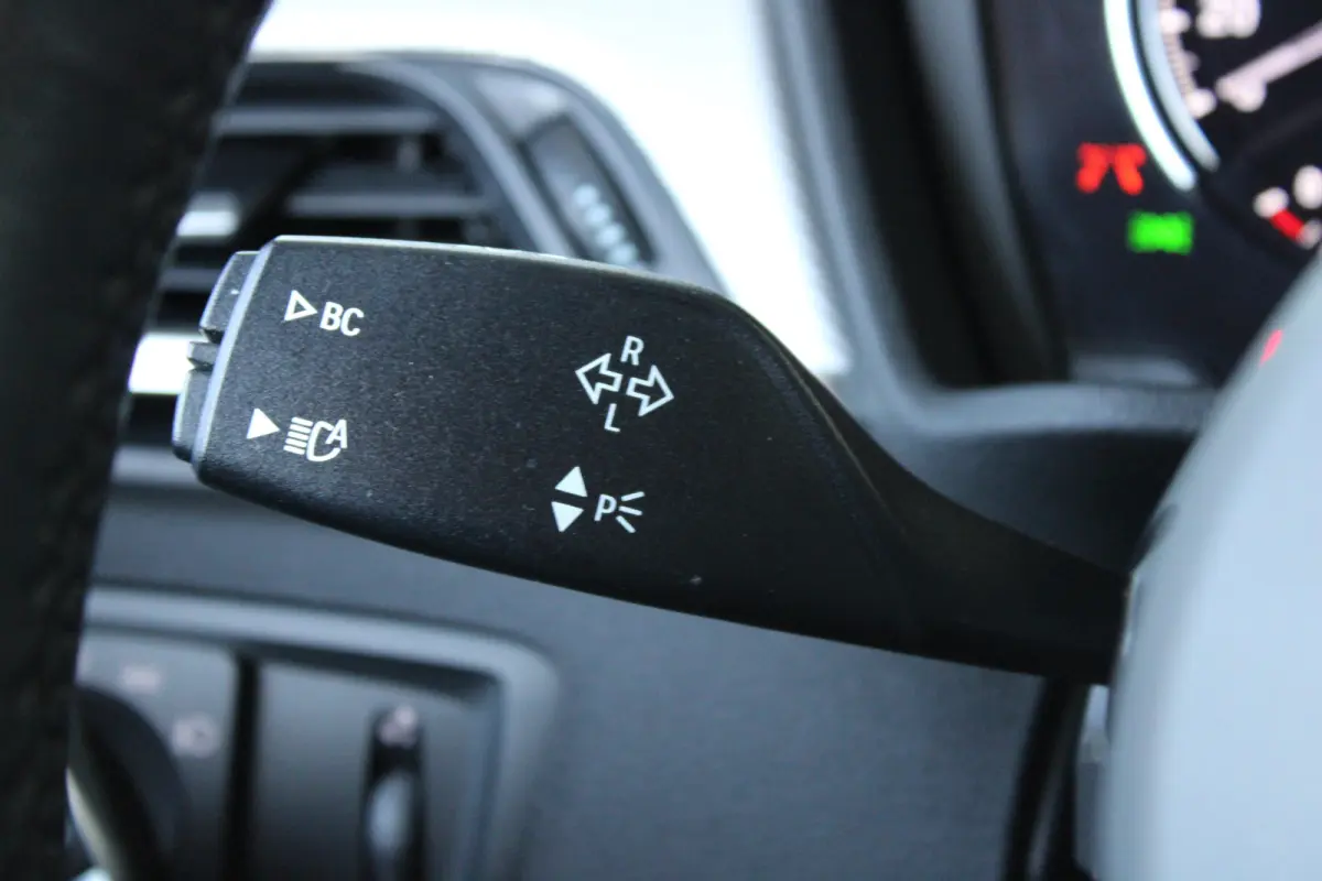 sDrive20i High Executive M-sport | M-Sport | Alcantara bekleding | Elektrische achterklep | Adaptieve cruise control |