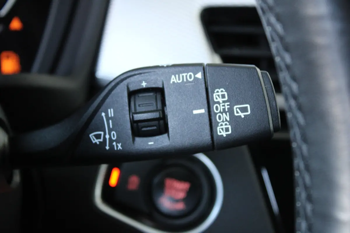 sDrive20i High Executive M-sport | M-Sport | Alcantara bekleding | Elektrische achterklep | Adaptieve cruise control |