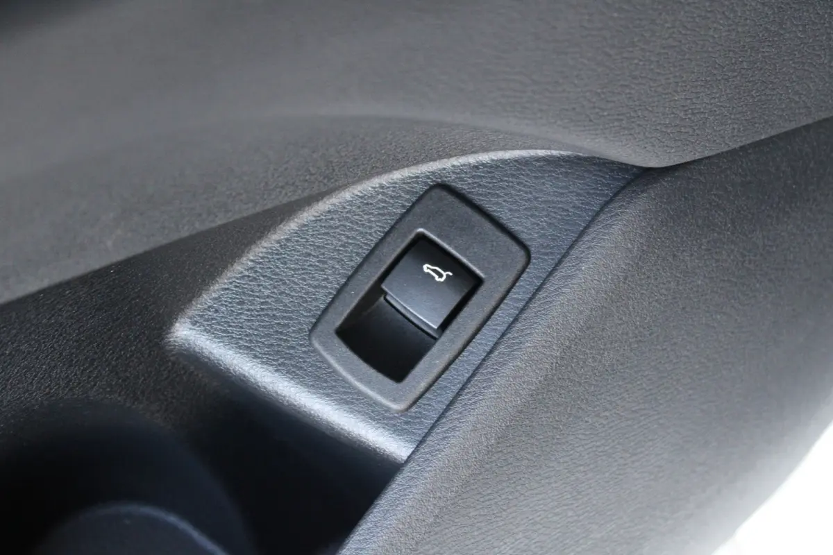 sDrive20i High Executive M-sport | M-Sport | Alcantara bekleding | Elektrische achterklep | Adaptieve cruise control |