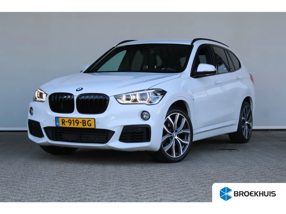sDrive20i High Executive M-sport | M-Sport | Alcantara bekleding | Elektrische achterklep | Adaptieve cruise control |