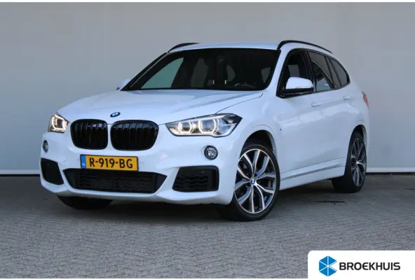 sDrive20i High Executive M-sport | M-Sport | Alcantara bekleding | Elektrische achterklep | Adaptieve cruise control |
