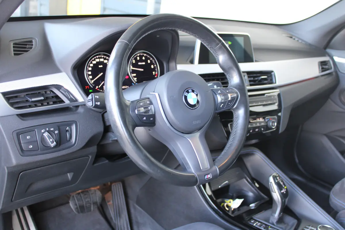 sDrive20i High Executive M-sport | M-Sport | Alcantara bekleding | Elektrische achterklep | Adaptieve cruise control |