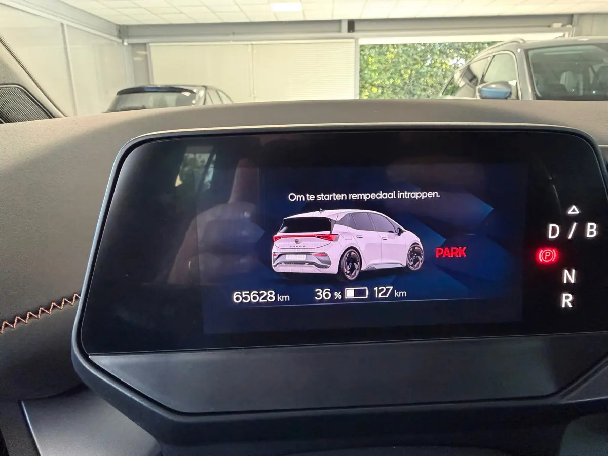 Essential 62 kWh | LED | CAR PLAY | 18" LM VELGEN | SOH 92% |