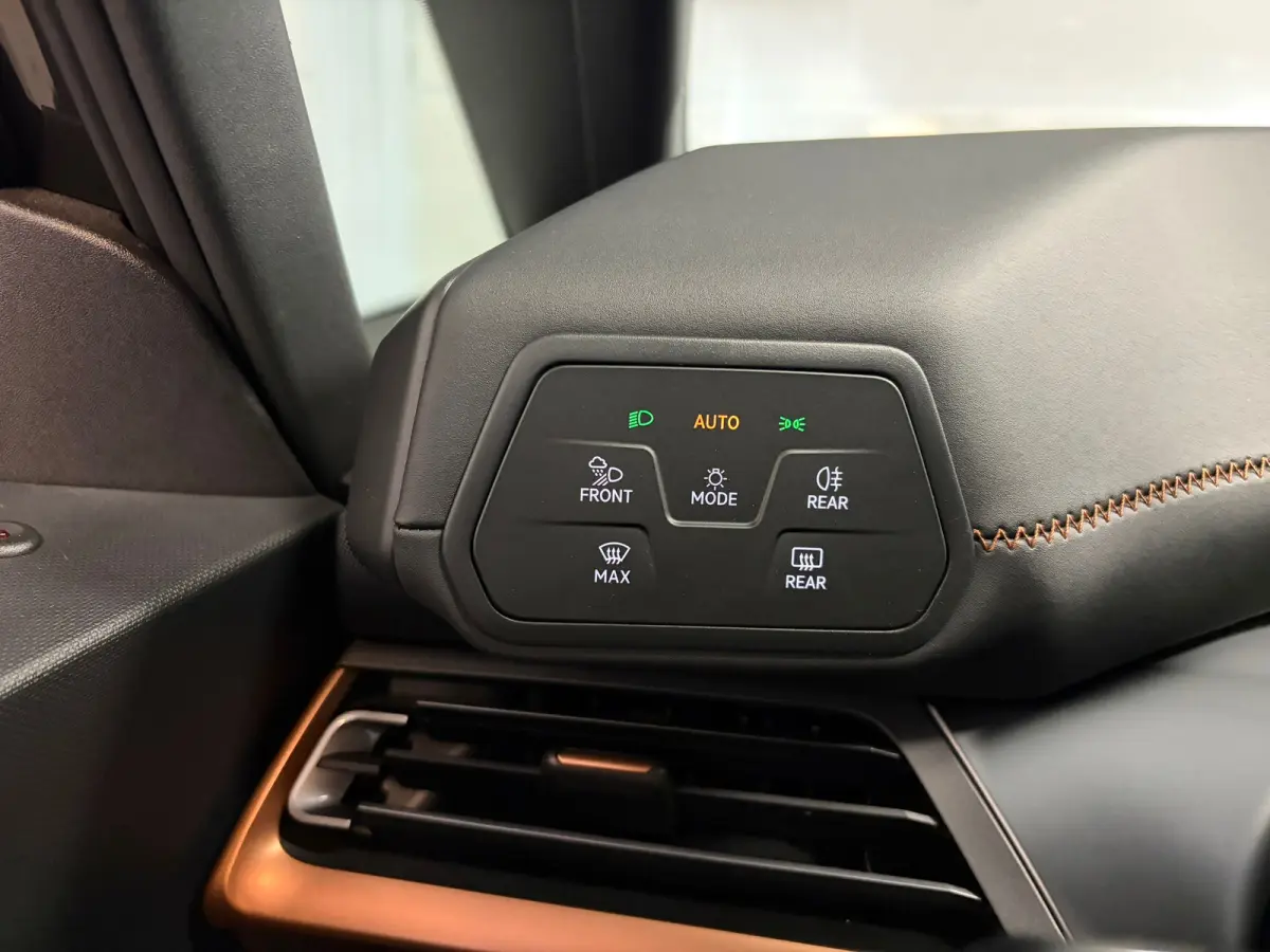 Essential 62 kWh | LED | CAR PLAY | 18" LM VELGEN | SOH 92% |