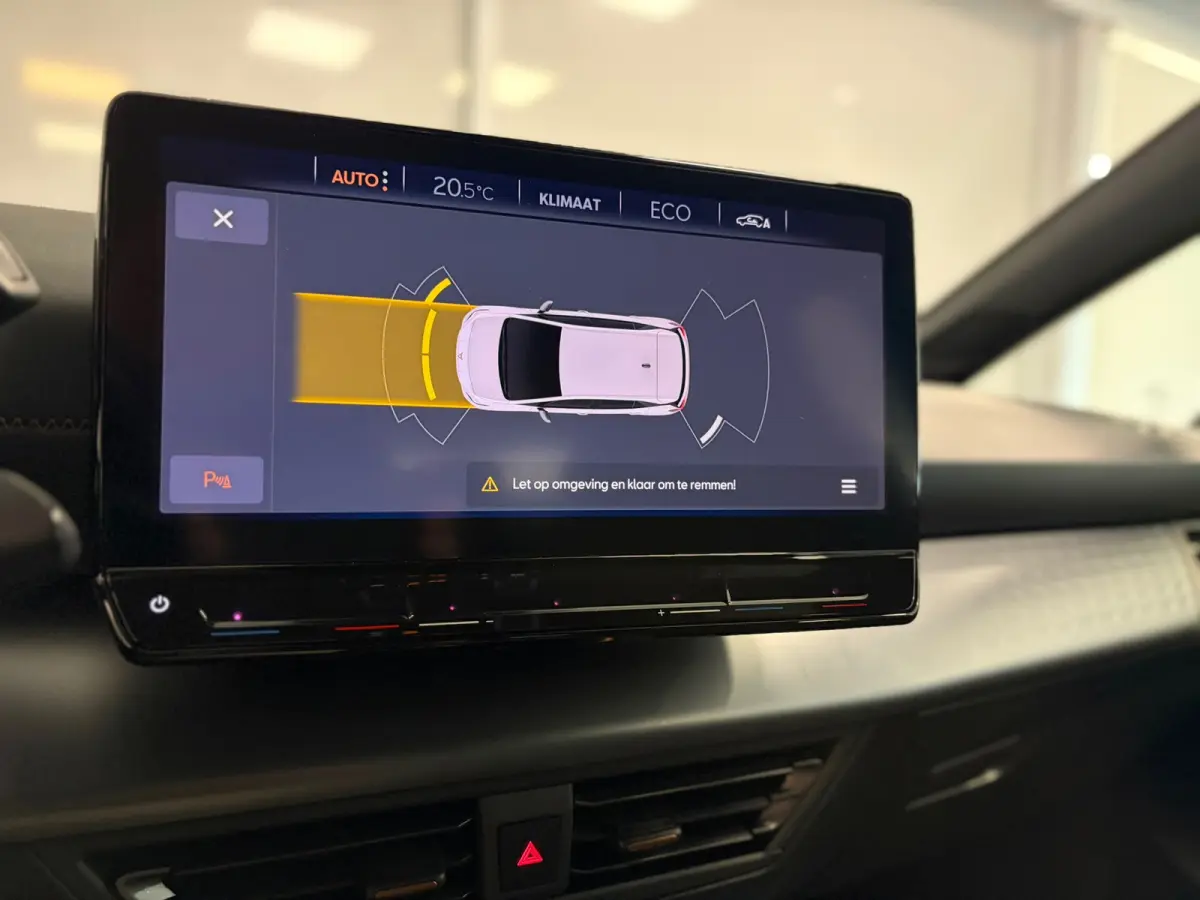 Essential 62 kWh | LED | CAR PLAY | 18" LM VELGEN | SOH 92% |