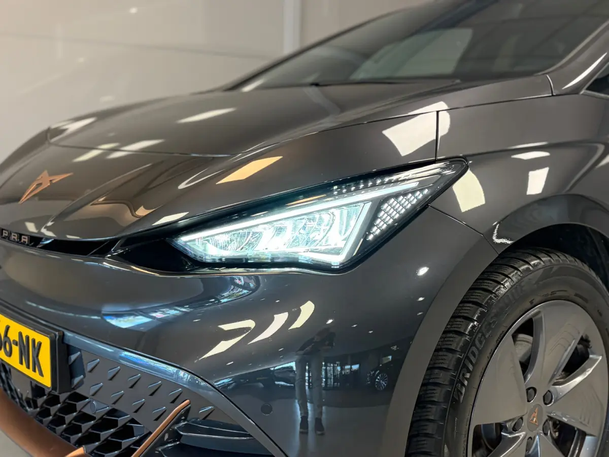 Essential 62 kWh | LED | CAR PLAY | 18" LM VELGEN | SOH 92% |