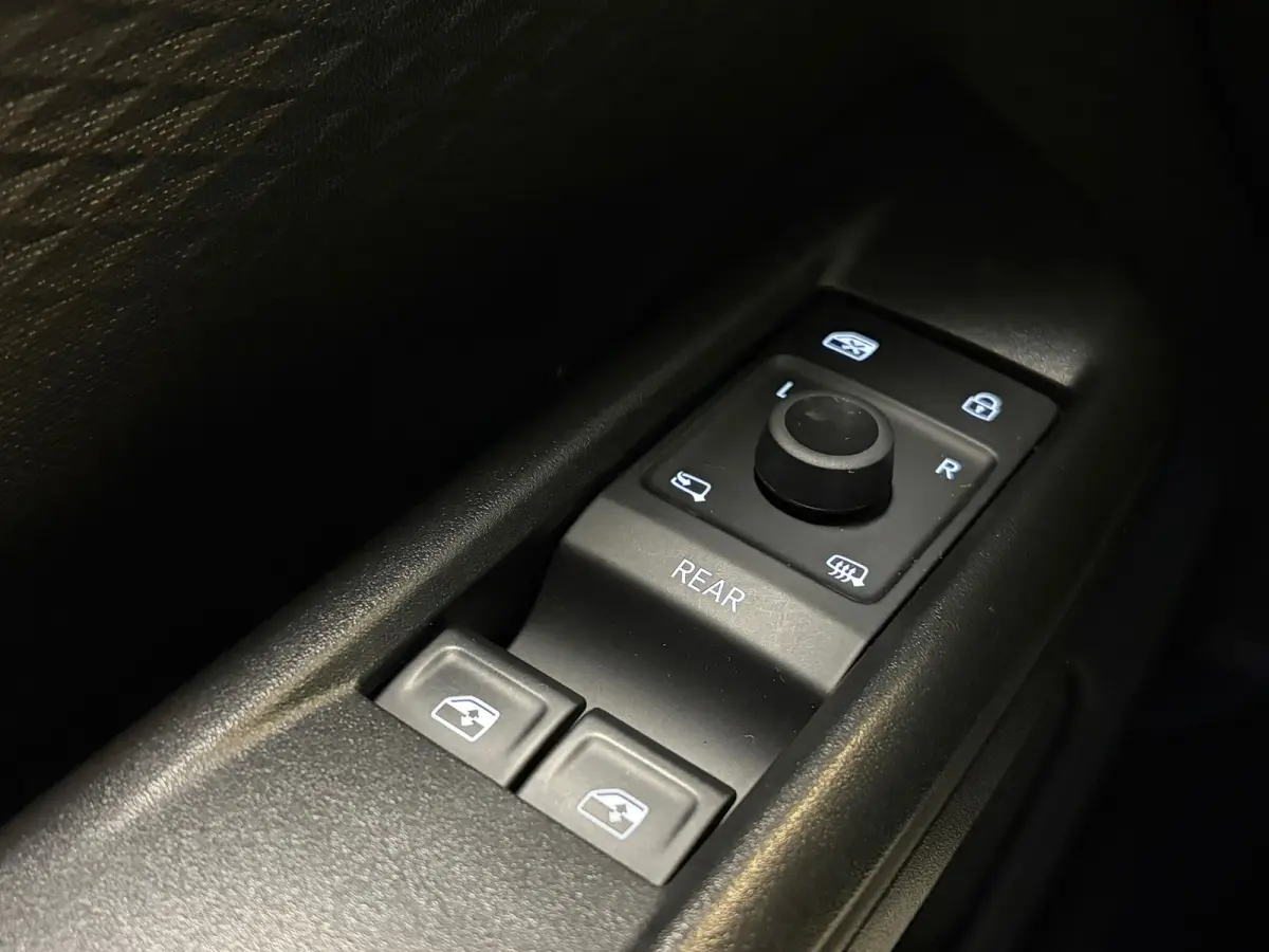 Essential 62 kWh | LED | CAR PLAY | 18" LM VELGEN | SOH 92% |