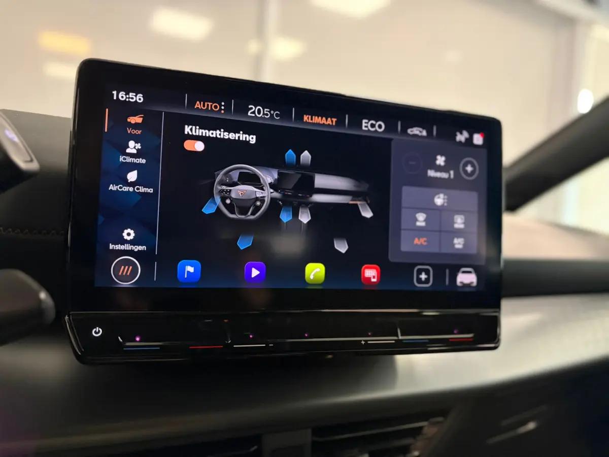 Essential 62 kWh | LED | CAR PLAY | 18" LM VELGEN | SOH 92% |