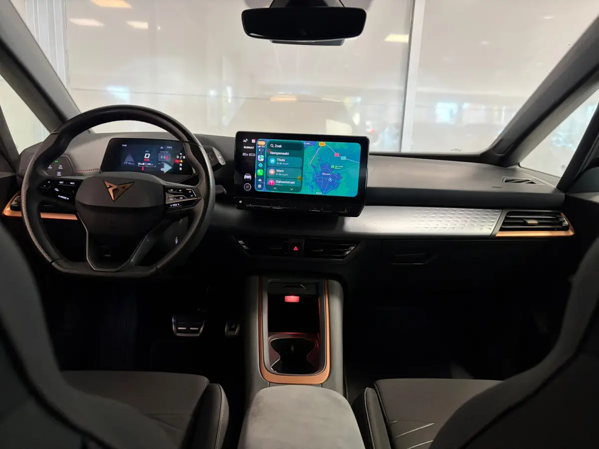 Essential 62 kWh | LED | CAR PLAY | 18" LM VELGEN | SOH 92% |