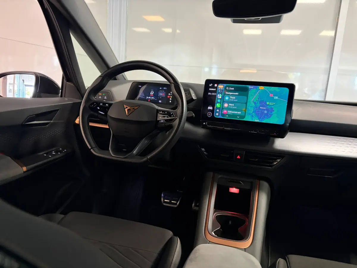 Essential 62 kWh | LED | CAR PLAY | 18" LM VELGEN | SOH 92% |