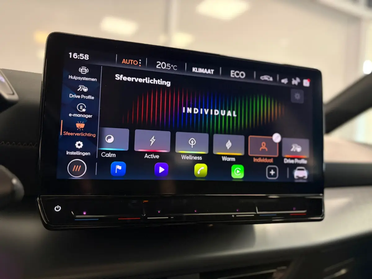 Essential 62 kWh | LED | CAR PLAY | 18" LM VELGEN | SOH 92% |