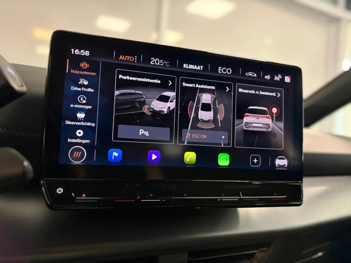 Essential 62 kWh | LED | CAR PLAY | 18" LM VELGEN | SOH 92% |