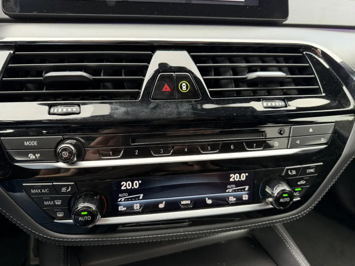5-Serie | Carbon | Head-Up | Camera |  Softclose | Harmon Kardon | 600PK