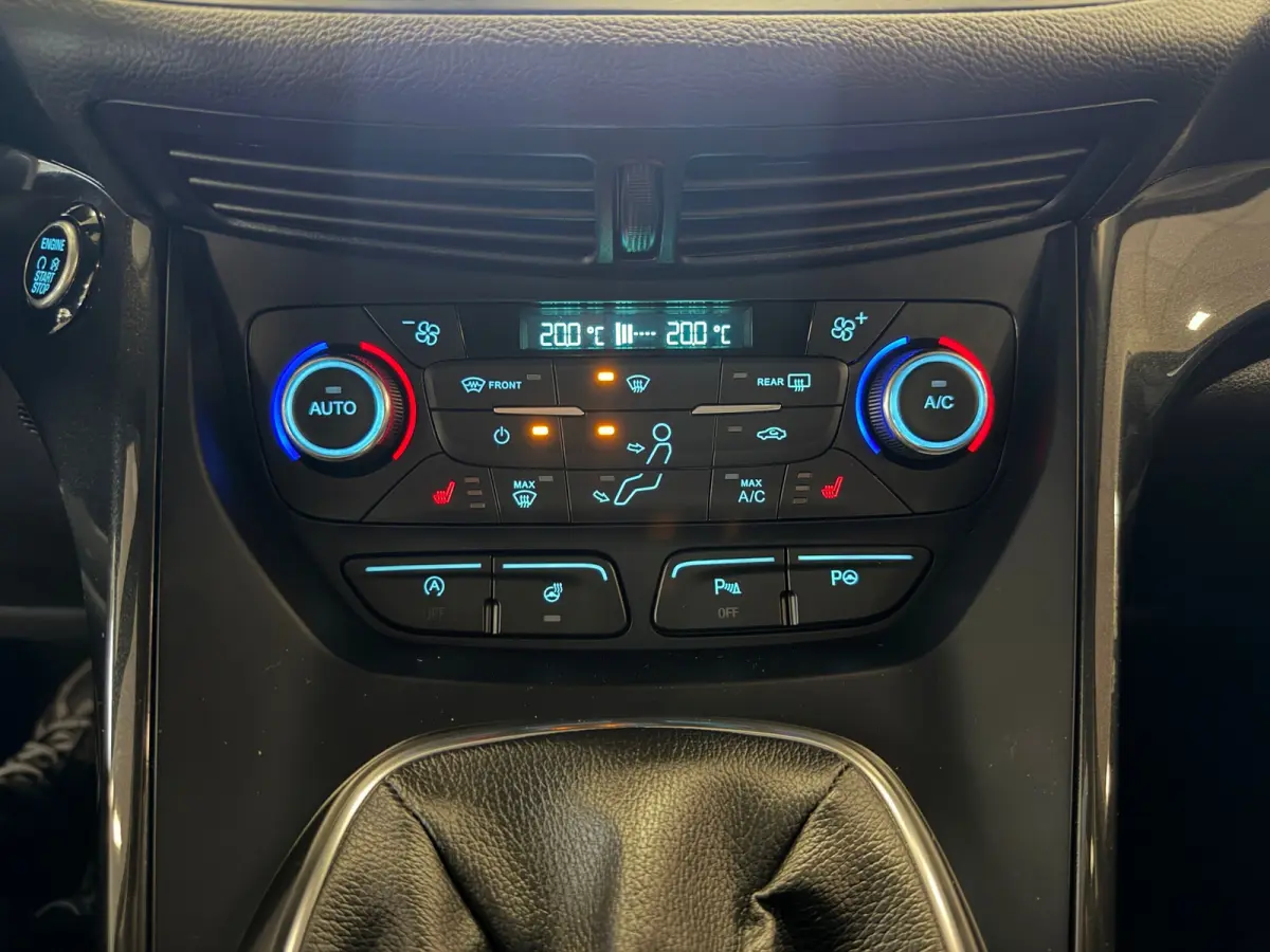 1.5 EcoBoost Titanium NAVI, CRUISE