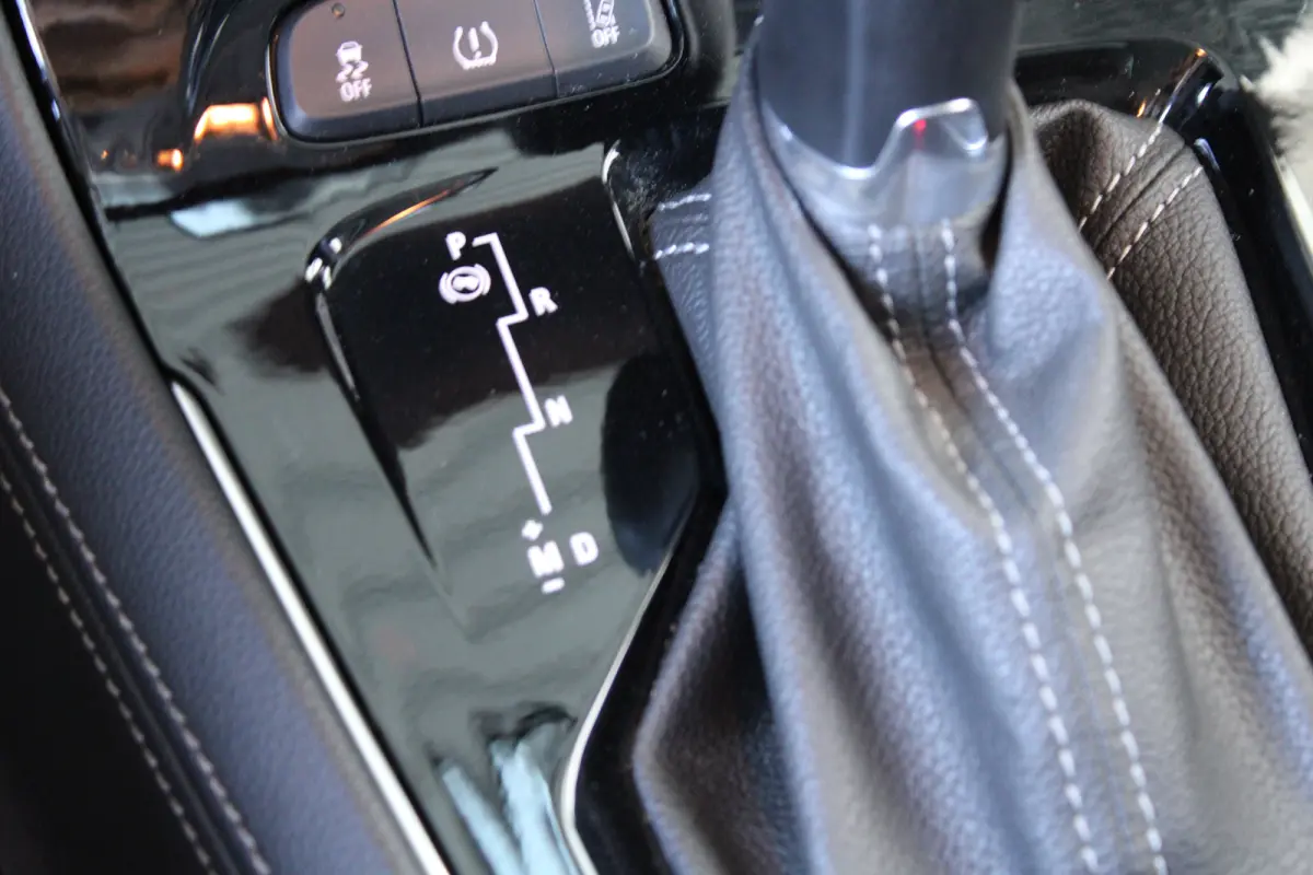 1.2 Turbo 120 Jaar Edition | Panoramadak | Navigatiesysteem | Trekhaak | Climate control | Cruise control |