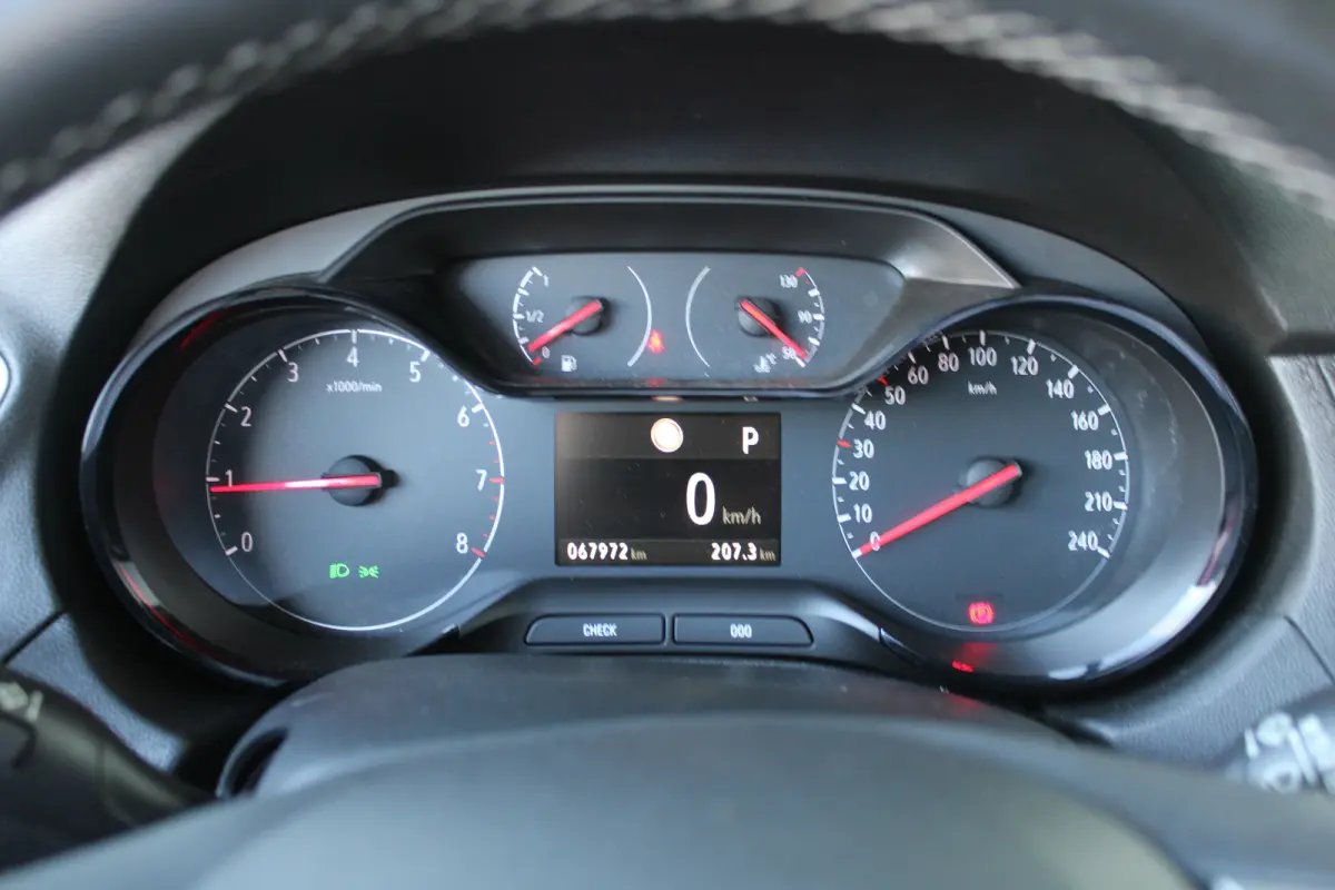 1.2 Turbo 120 Jaar Edition | Panoramadak | Navigatiesysteem | Trekhaak | Climate control | Cruise control |