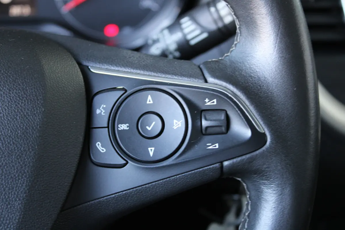 1.2 Turbo 120 Jaar Edition | Panoramadak | Navigatiesysteem | Trekhaak | Climate control | Cruise control |