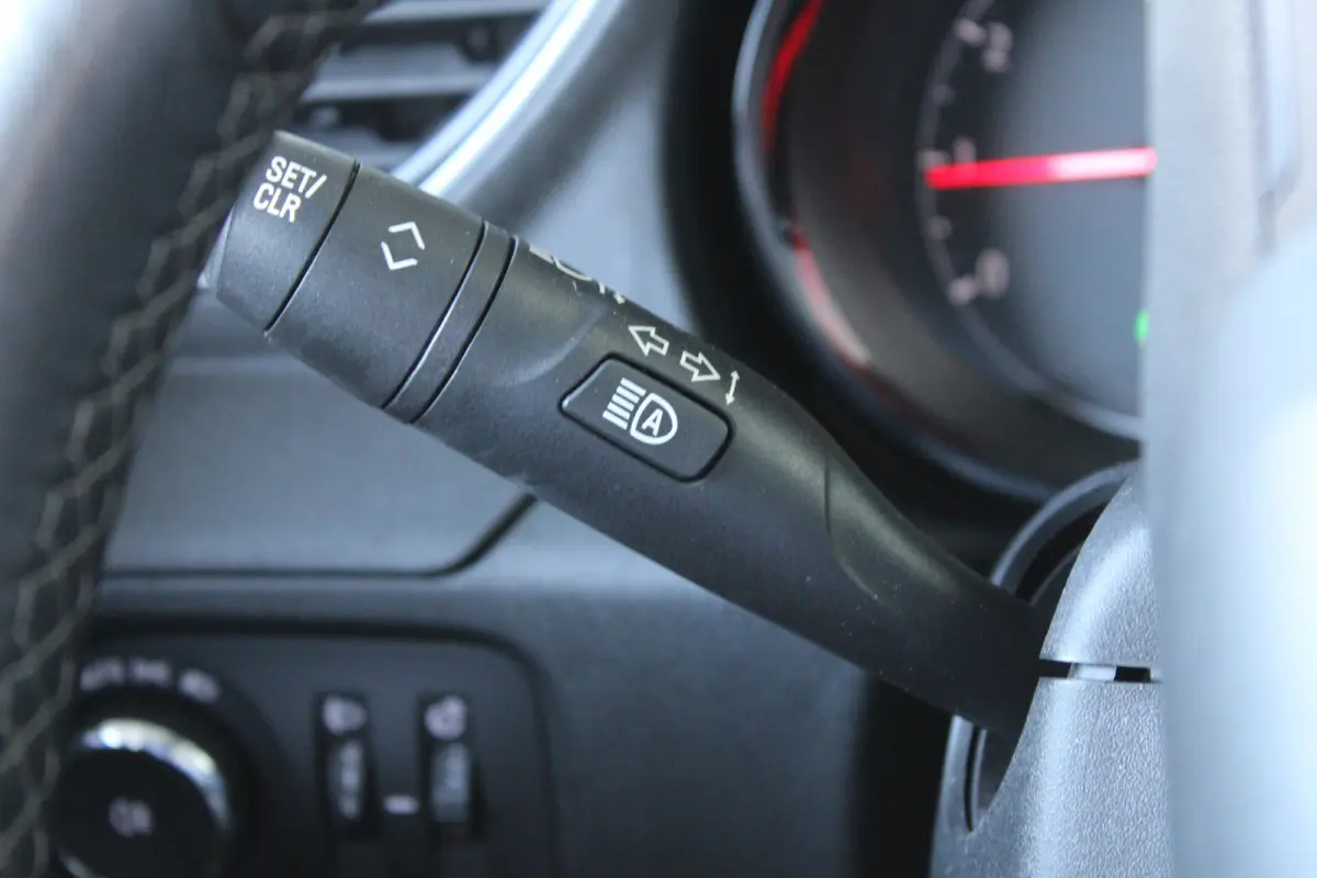 1.2 Turbo 120 Jaar Edition | Panoramadak | Navigatiesysteem | Trekhaak | Climate control | Cruise control |