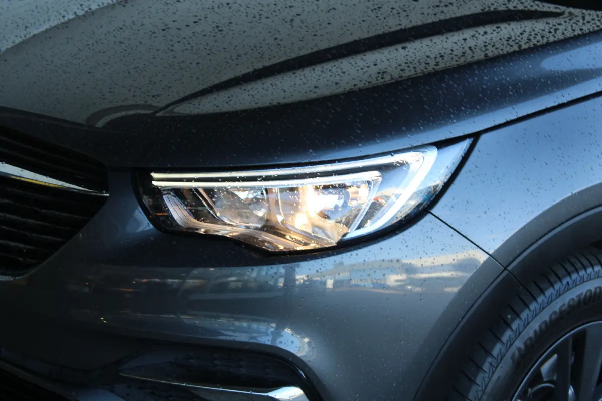 1.2 Turbo 120 Jaar Edition | Panoramadak | Navigatiesysteem | Trekhaak | Climate control | Cruise control |