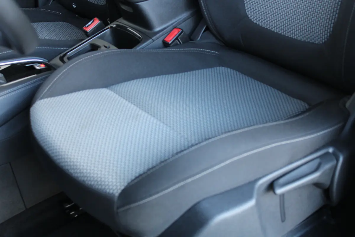 1.2 Turbo 120 Jaar Edition | Panoramadak | Navigatiesysteem | Trekhaak | Climate control | Cruise control |