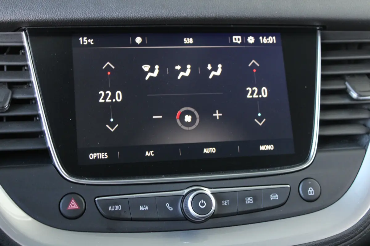 1.2 Turbo 120 Jaar Edition | Panoramadak | Navigatiesysteem | Trekhaak | Climate control | Cruise control |