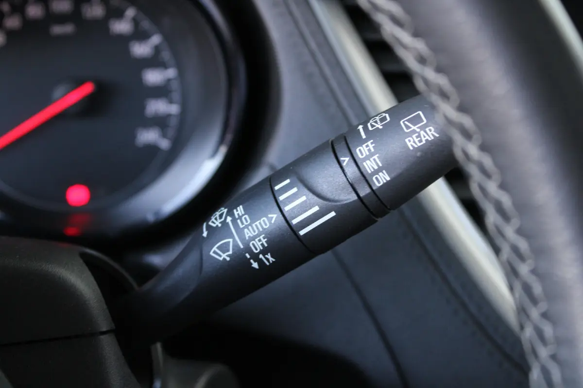 1.2 Turbo 120 Jaar Edition | Panoramadak | Navigatiesysteem | Trekhaak | Climate control | Cruise control |