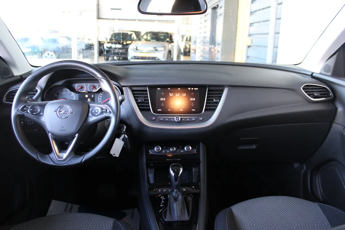 1.2 Turbo 120 Jaar Edition | Panoramadak | Navigatiesysteem | Trekhaak | Climate control | Cruise control |
