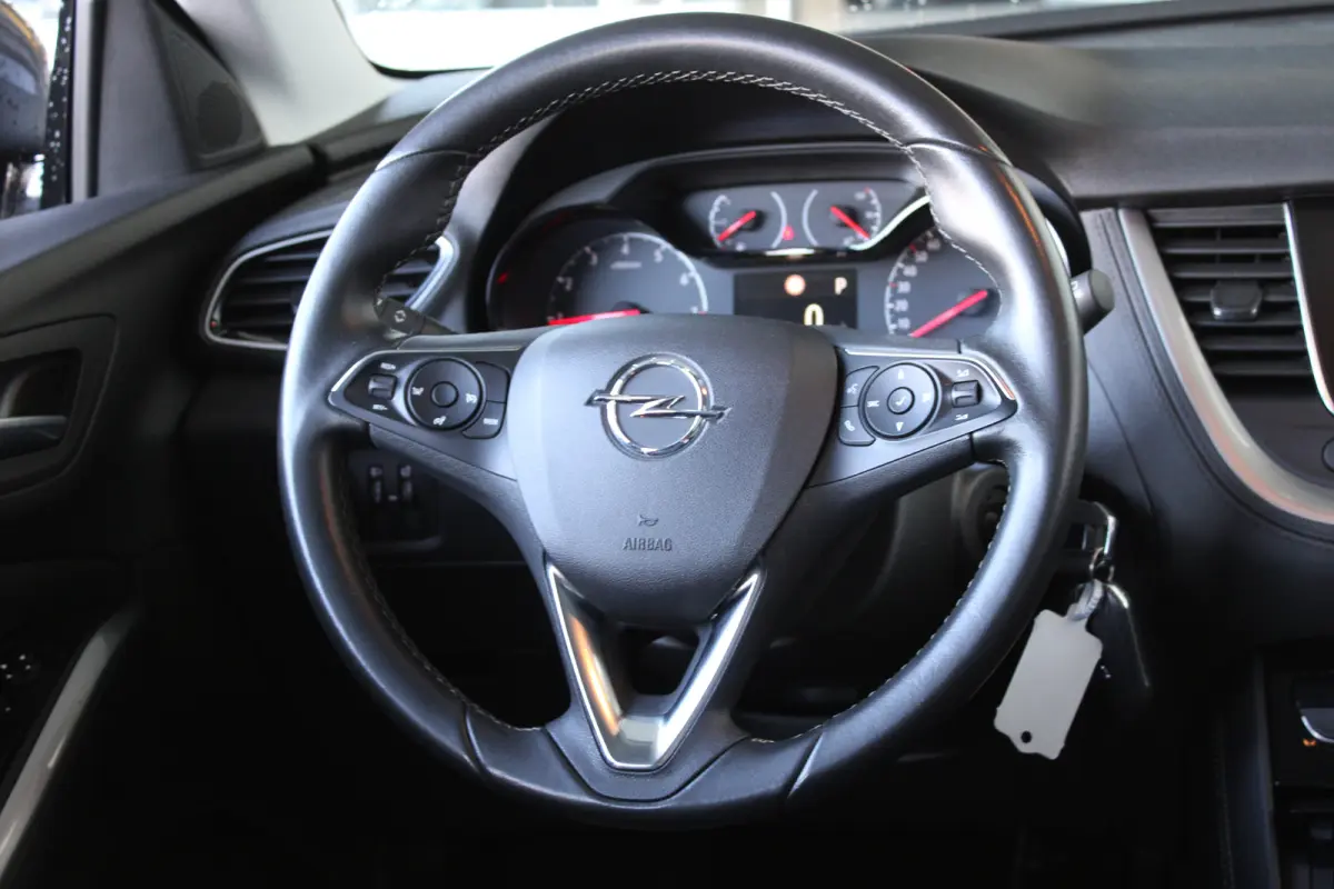 1.2 Turbo 120 Jaar Edition | Panoramadak | Navigatiesysteem | Trekhaak | Climate control | Cruise control |