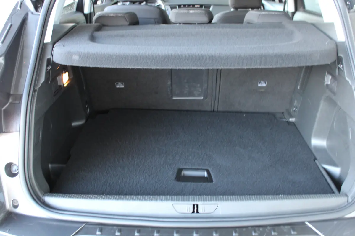 1.2 Turbo 120 Jaar Edition | Panoramadak | Navigatiesysteem | Trekhaak | Climate control | Cruise control |