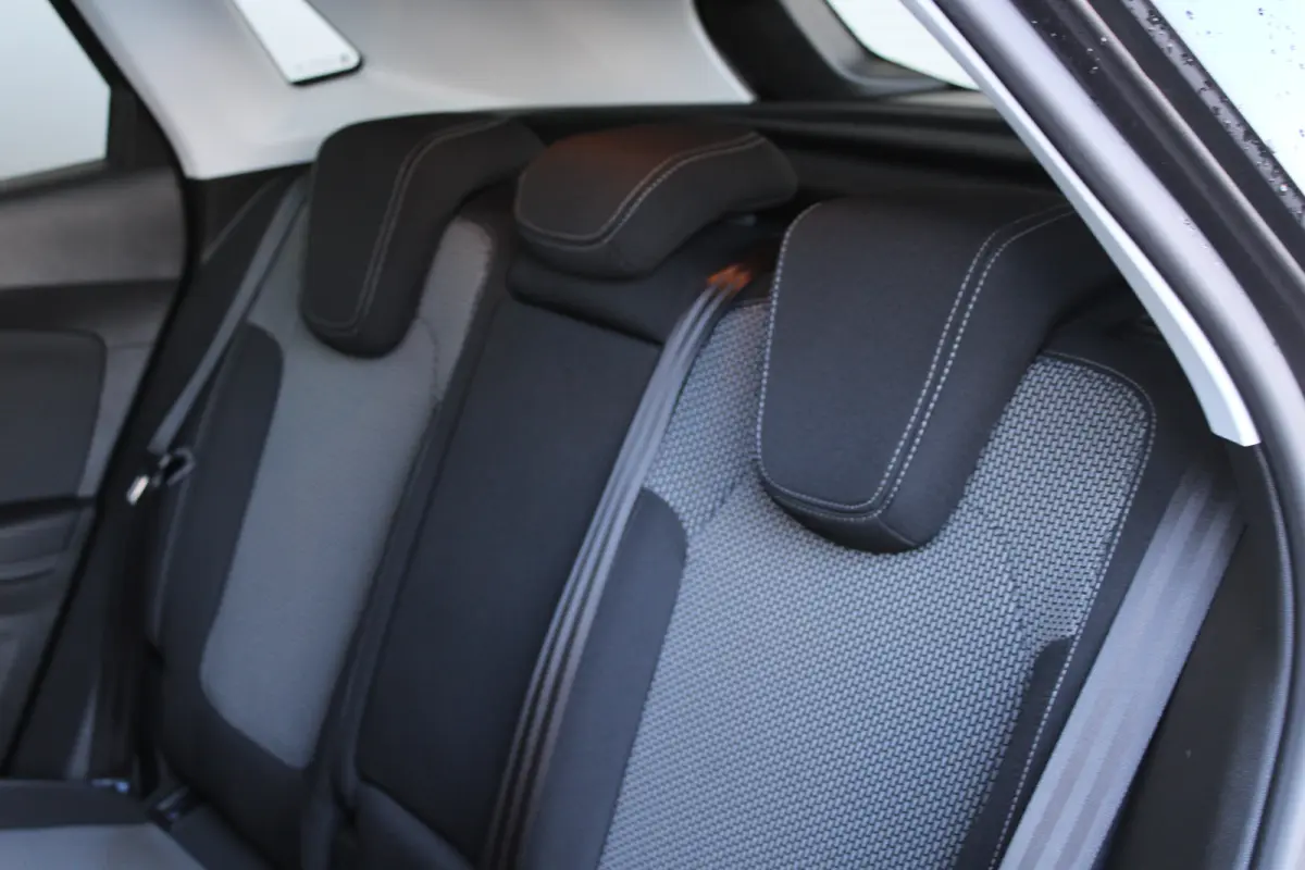 1.2 Turbo 120 Jaar Edition | Panoramadak | Navigatiesysteem | Trekhaak | Climate control | Cruise control |