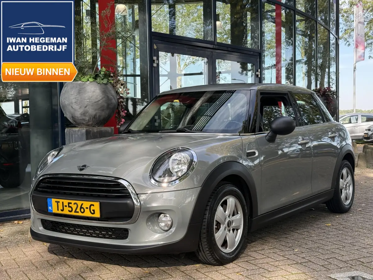 1.5 One First | Navigatie | Airconditioning | Licht metalen velgen | Cruise Control | Parkeersensoren