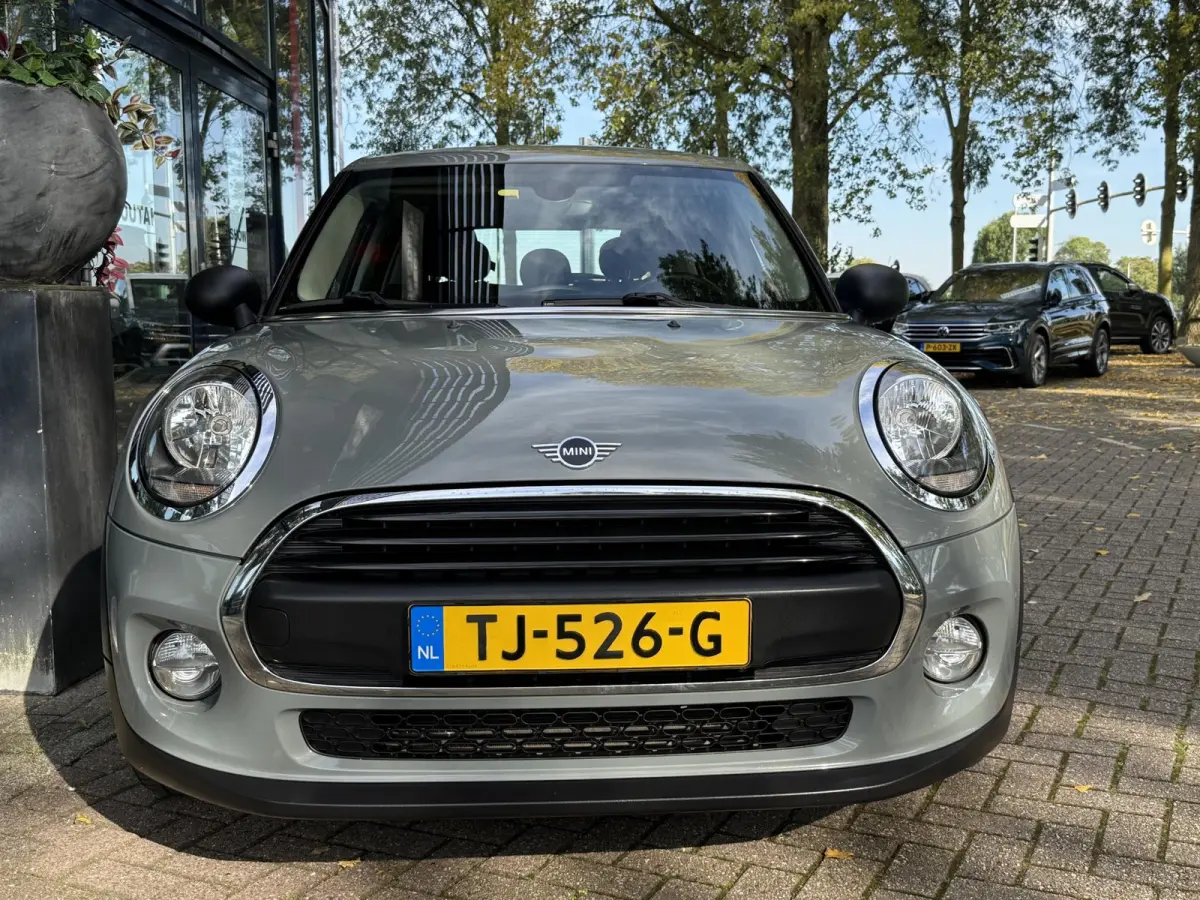 1.5 One First | Navigatie | Airconditioning | Licht metalen velgen | Cruise Control | Parkeersensoren