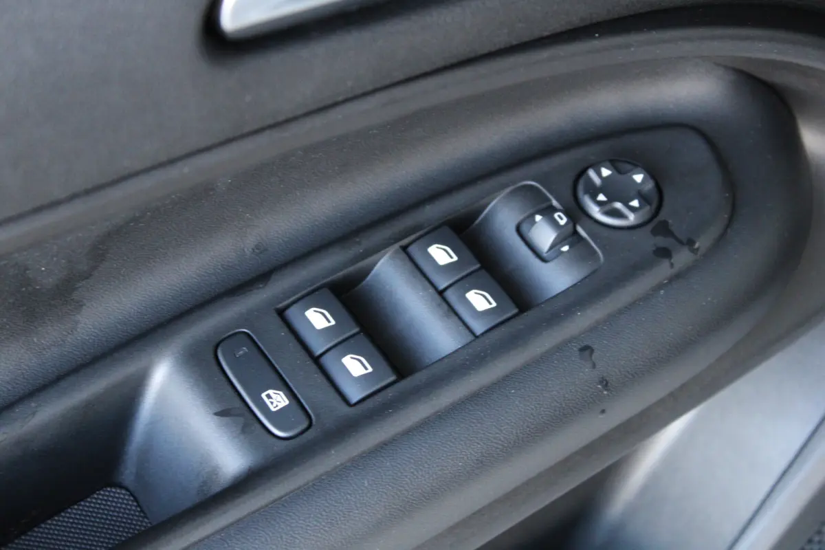 1.2 e-Hybrid Altitude | Adaptieve cruise control | Climate control | Apple carplay & Android auto |