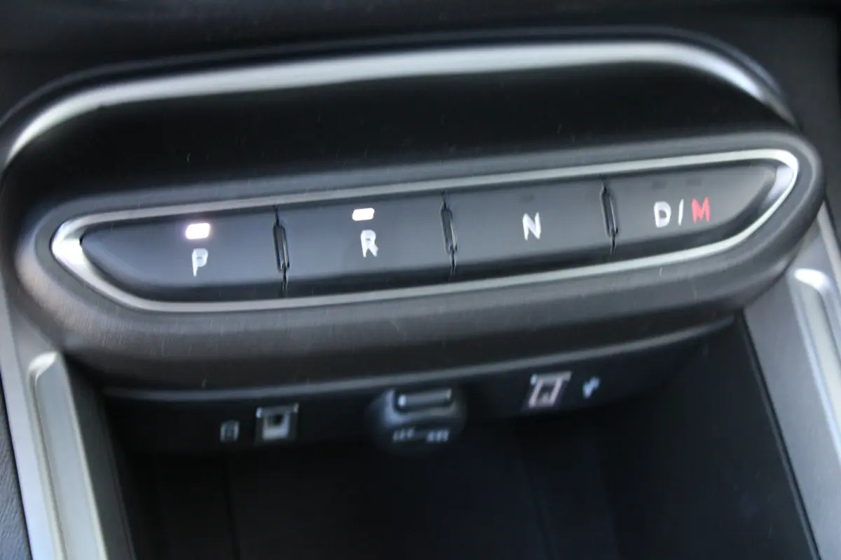 1.2 e-Hybrid Altitude | Adaptieve cruise control | Climate control | Apple carplay & Android auto |