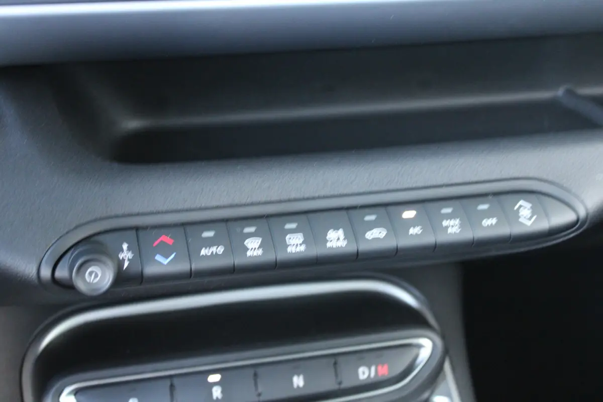 1.2 e-Hybrid Altitude | Adaptieve cruise control | Climate control | Apple carplay & Android auto |
