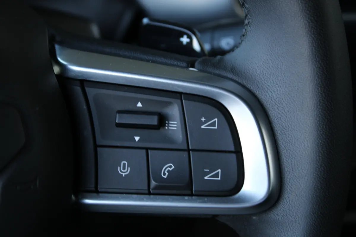 1.2 e-Hybrid Altitude | Adaptieve cruise control | Climate control | Apple carplay & Android auto |
