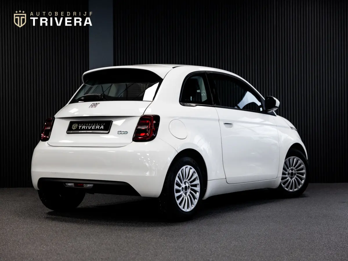 La Prima 42 kWh l SoH 93% l AUT. l 360° CAM. l Stoel verw.l CARPLAY l Keyless l BTW auto l 1ste. eig. l ALS NIEUW