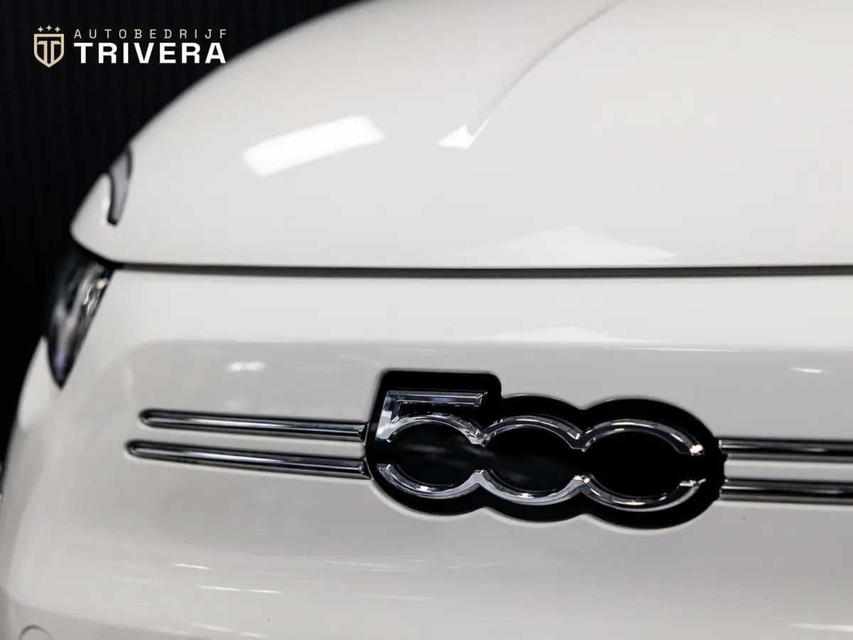 La Prima 42 kWh l SoH 93% l AUT. l 360° CAM. l Stoel verw.l CARPLAY l Keyless l BTW auto l 1ste. eig. l ALS NIEUW