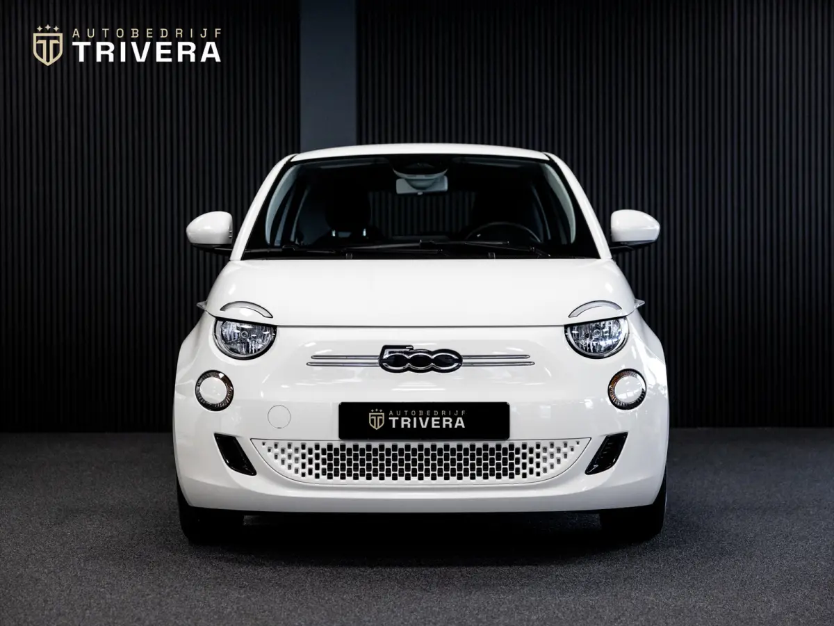 La Prima 42 kWh l SoH 93% l AUT. l 360° CAM. l Stoel verw.l CARPLAY l Keyless l BTW auto l 1ste. eig. l ALS NIEUW