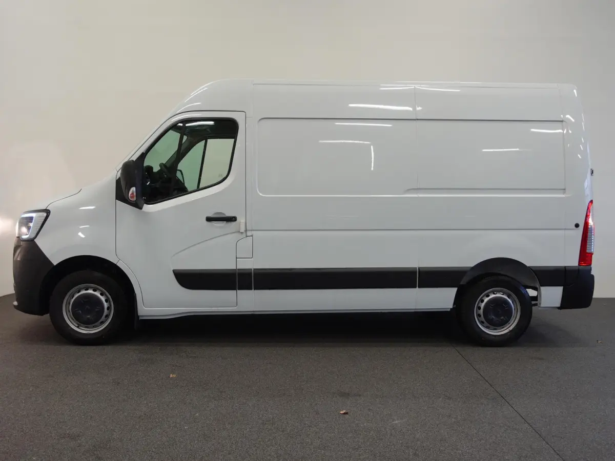 T33 2.3 dCi 135PK L2H2 Airco Cruise control Parkeersensoren Navigatie Trekhaak